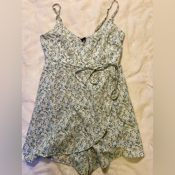 Floral romper - Picture 1 of 7